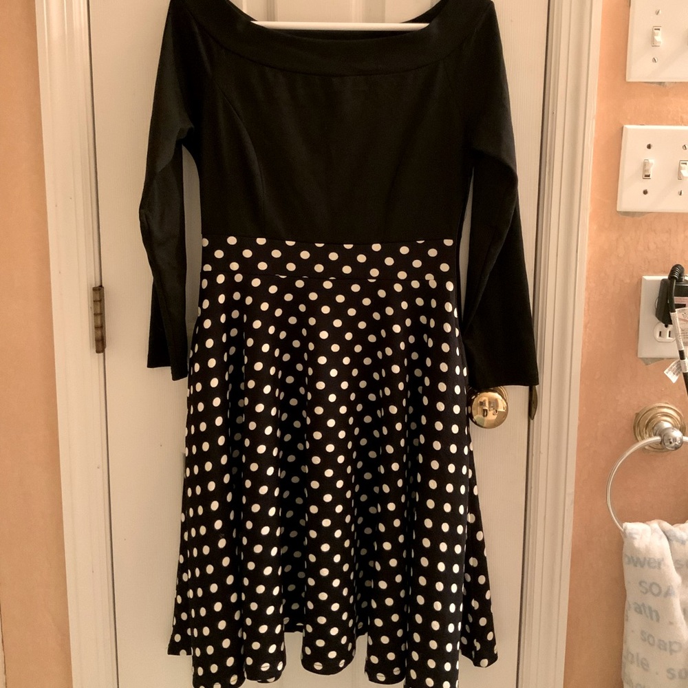 Quarter sleeved black and white polka dotted dress.